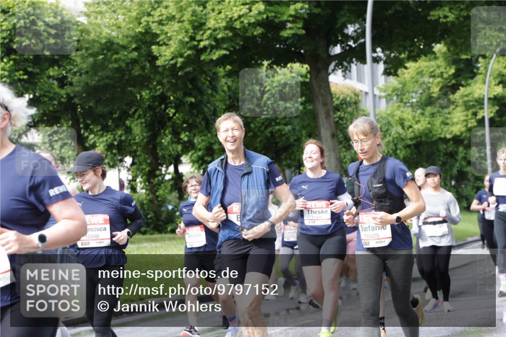 14.06.2026 - REWE Women's Run Jannik Wohlers http://msf.ph/oto/9797152 14.06.2026 09:11:23 Laufen 10498, 7, 11405, 7, 10425, 577 meine-sportfotos.de