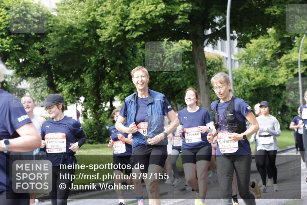 14.06.2026 - REWE Women's Run Jannik Wohlers http://msf.ph/oto/9797155 14.06.2026 09:11:23 Laufen 10498, 57, 11405, 10425, 6517 meine-sportfotos.de