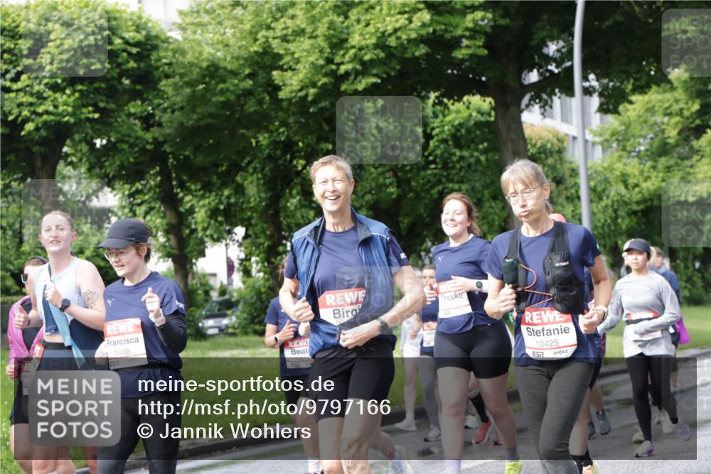 14.06.2026 - REWE Women's Run Jannik Wohlers http://msf.ph/oto/9797166 14.06.2026 09:11:23 Laufen 10498, 657, 10610, 10425 meine-sportfotos.de