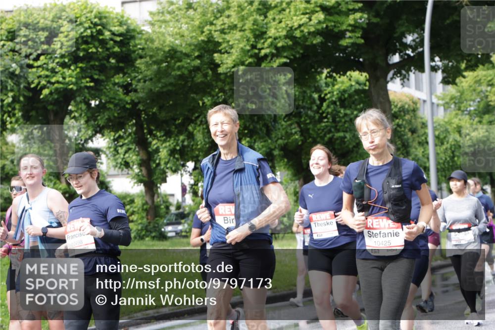 14.06.2026 - REWE Women's Run Jannik Wohlers http://msf.ph/oto/9797173 14.06.2026 09:11:23 Laufen 10498, 6577, 10425, 7 meine-sportfotos.de