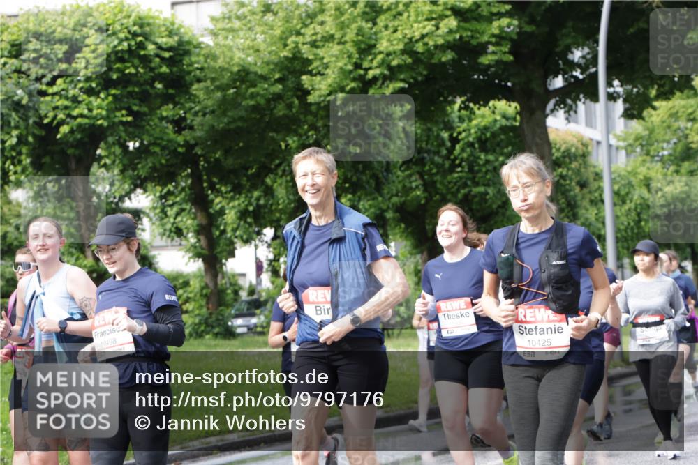 14.06.2026 - REWE Women's Run Jannik Wohlers http://msf.ph/oto/9797176 14.06.2026 09:11:23 Laufen 10498, 6577, 10425, 7 meine-sportfotos.de