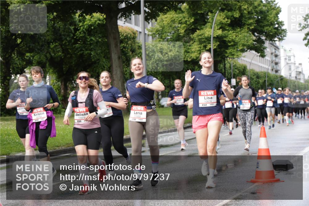 14.06.2026 - REWE Women's Run Jannik Wohlers http://msf.ph/oto/9797237 14.06.2026 09:11:27 Laufen 1060, 10701, 11071, 11022, 10878, 7 meine-sportfotos.de