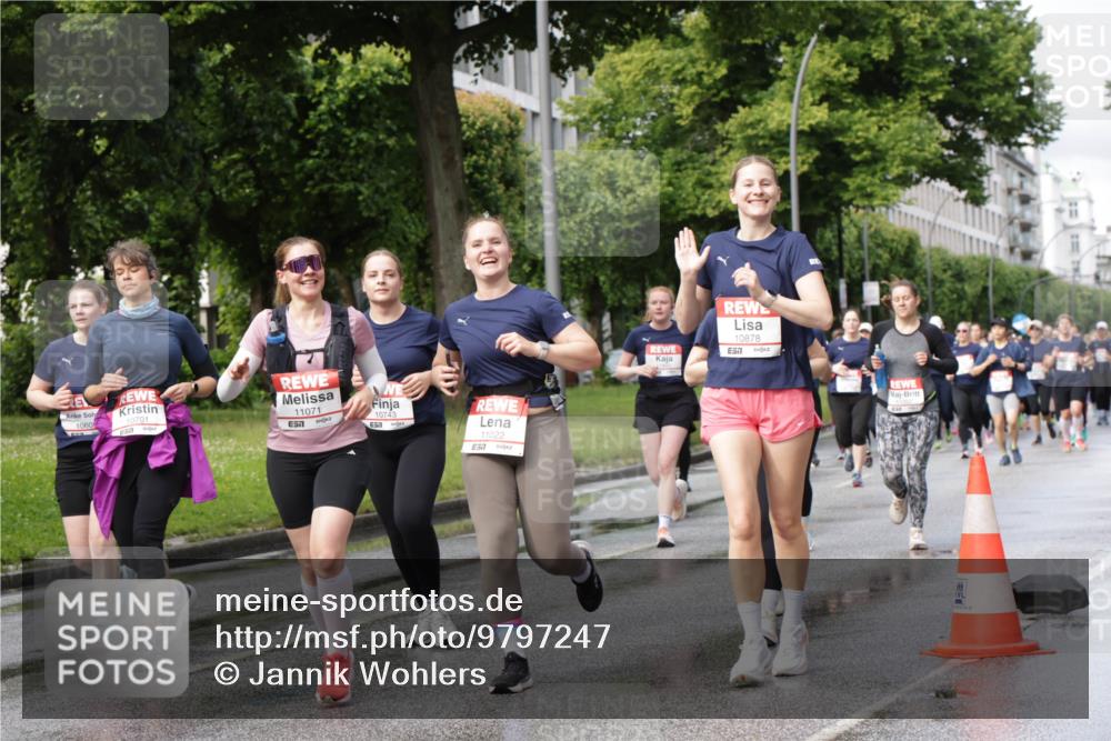 14.06.2026 - REWE Women's Run Jannik Wohlers http://msf.ph/oto/9797247 14.06.2026 09:11:27 Laufen 1060, 10701, 11071, 10743, 11022, 57, 10878, 7 meine-sportfotos.de
