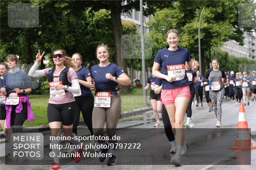 14.06.2026 - REWE Women's Run Jannik Wohlers http://msf.ph/oto/9797272 14.06.2026 09:11:28 Laufen 1060, 10701, 11071, 651, 11022, 57, 10878 meine-sportfotos.de