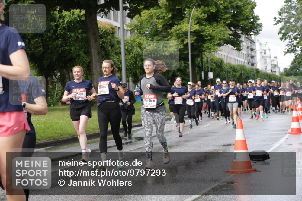 14.06.2026 - REWE Women's Run Jannik Wohlers http://msf.ph/oto/9797293 14.06.2026 09:11:30 Laufen 10493, 11480, 11357, 7 meine-sportfotos.de