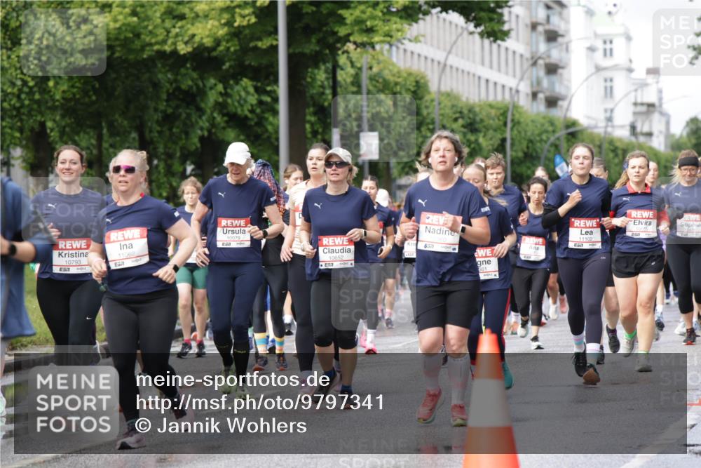 14.06.2026 - REWE Women's Run Jannik Wohlers http://msf.ph/oto/9797341 14.06.2026 09:11:35 Laufen 10793, 57, 11062, 577, 10079, 1360, 361, 11102, 7, 10555, 557, 57, 10652, 5 meine-sportfotos.de