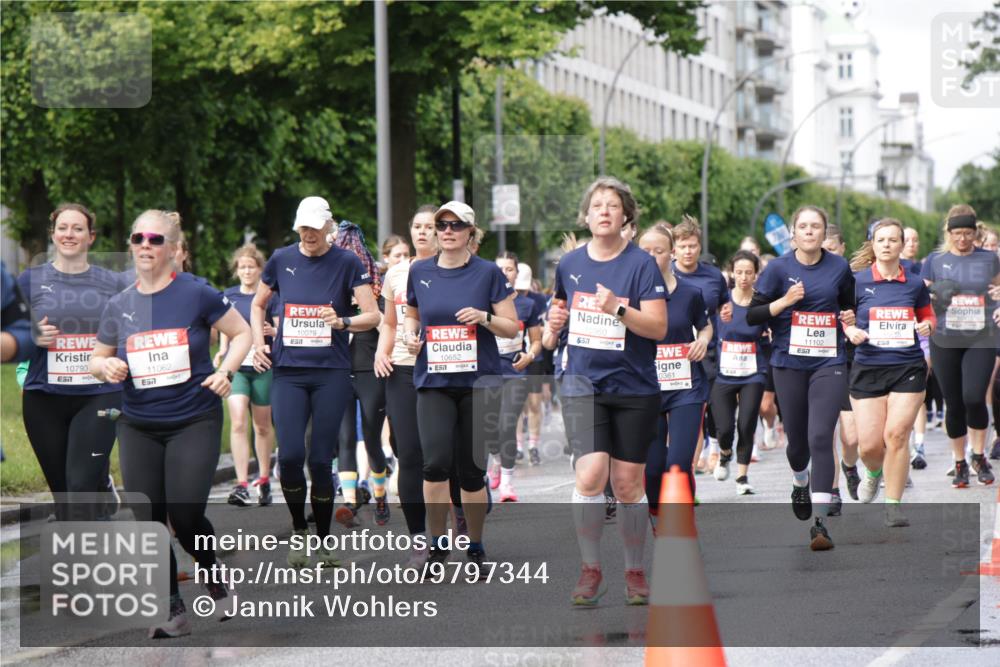 14.06.2026 - REWE Women's Run Jannik Wohlers http://msf.ph/oto/9797344 14.06.2026 09:11:35 Laufen 10793, 7, 11062, 857, 10079, 10652, 10360, 11102, 557, 0361 meine-sportfotos.de
