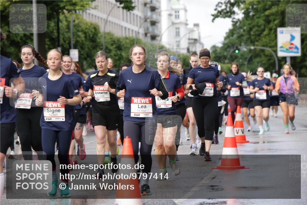 14.06.2026 - REWE Women's Run Jannik Wohlers http://msf.ph/oto/9797414 14.06.2026 09:11:38 Laufen 10538, 57, 10361, 7, 10996, 6577, 11102, 7, 10555, 7, 10418 meine-sportfotos.de