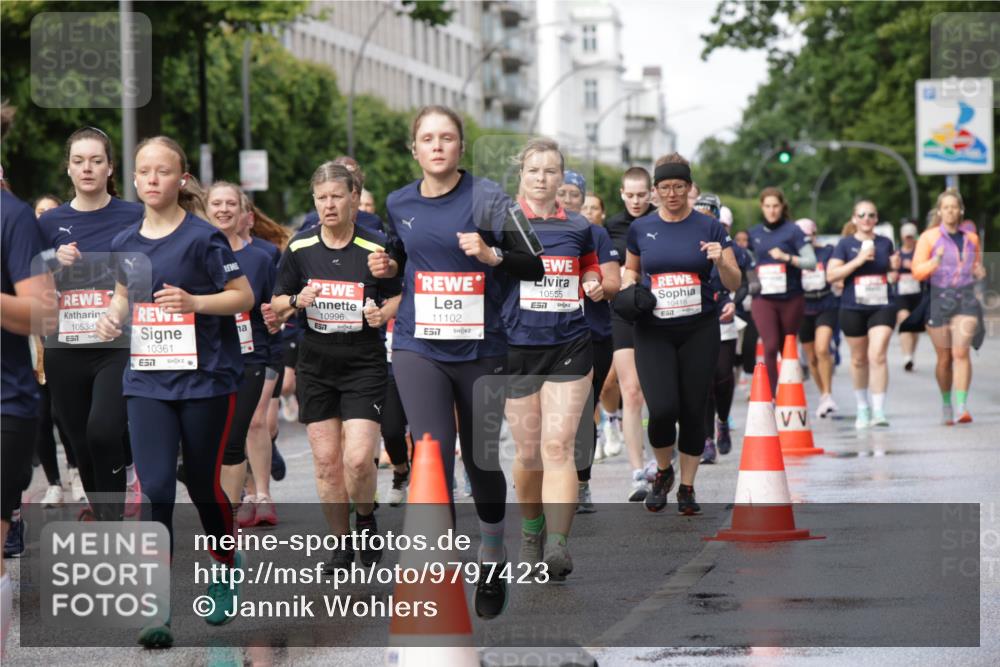 14.06.2026 - REWE Women's Run Jannik Wohlers http://msf.ph/oto/9797423 14.06.2026 09:11:38 Laufen 10538, 10361, 7, 10996, 7, 11102, 7, 10555, 10418 meine-sportfotos.de