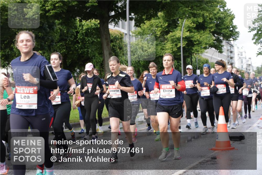14.06.2026 - REWE Women's Run Jannik Wohlers http://msf.ph/oto/9797461 14.06.2026 09:11:42 Laufen 11102, 157, 10038, 10996, 11453, 10555, 257 meine-sportfotos.de