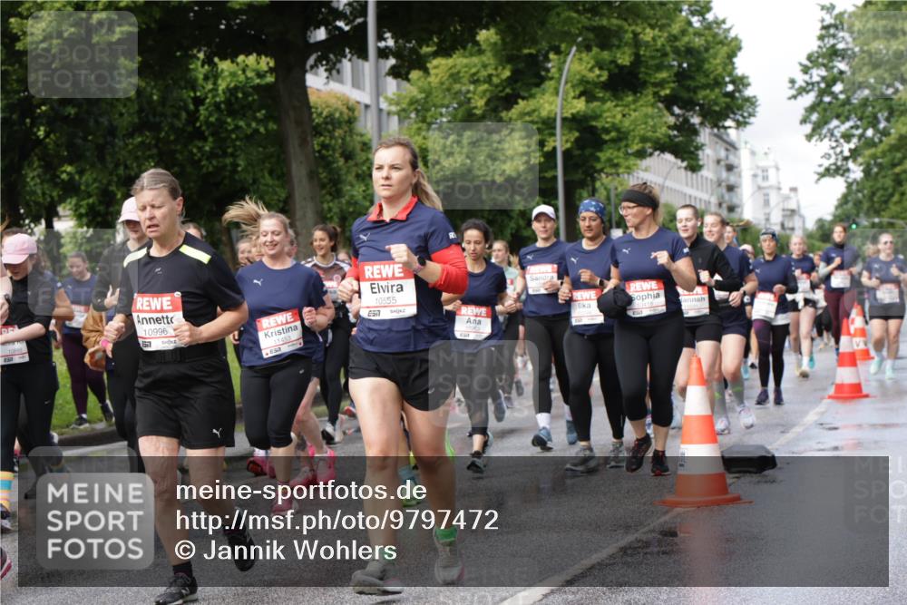 14.06.2026 - REWE Women's Run Jannik Wohlers http://msf.ph/oto/9797472 14.06.2026 09:11:43 Laufen 10888, 10996, 57, 11453, 10555, 57, 10953, 10418 meine-sportfotos.de