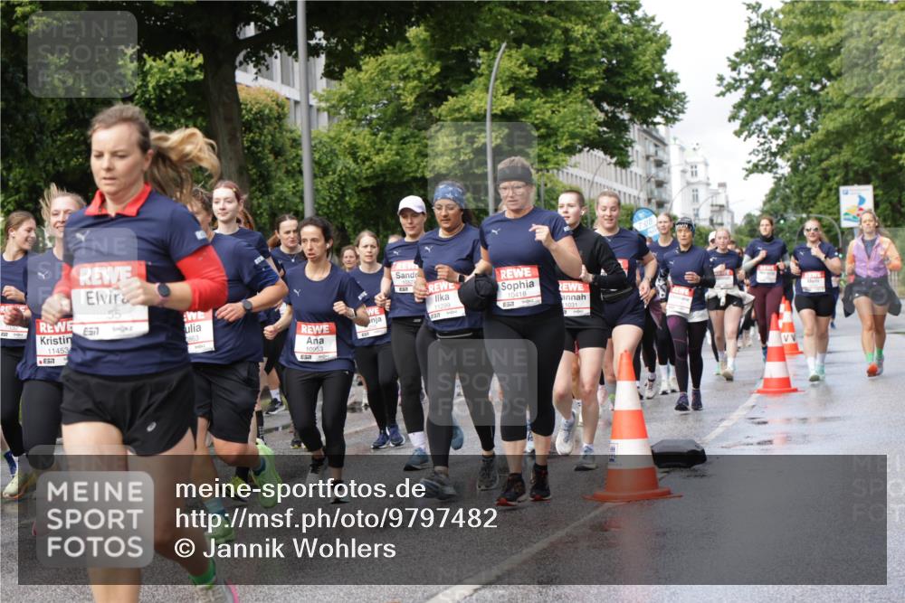 14.06.2026 - REWE Women's Run Jannik Wohlers http://msf.ph/oto/9797482 14.06.2026 09:11:44 Laufen 55, 11453, 517, 0863, 10953, 11299, 57, 57, 7, 00, 10418, 1031 meine-sportfotos.de
