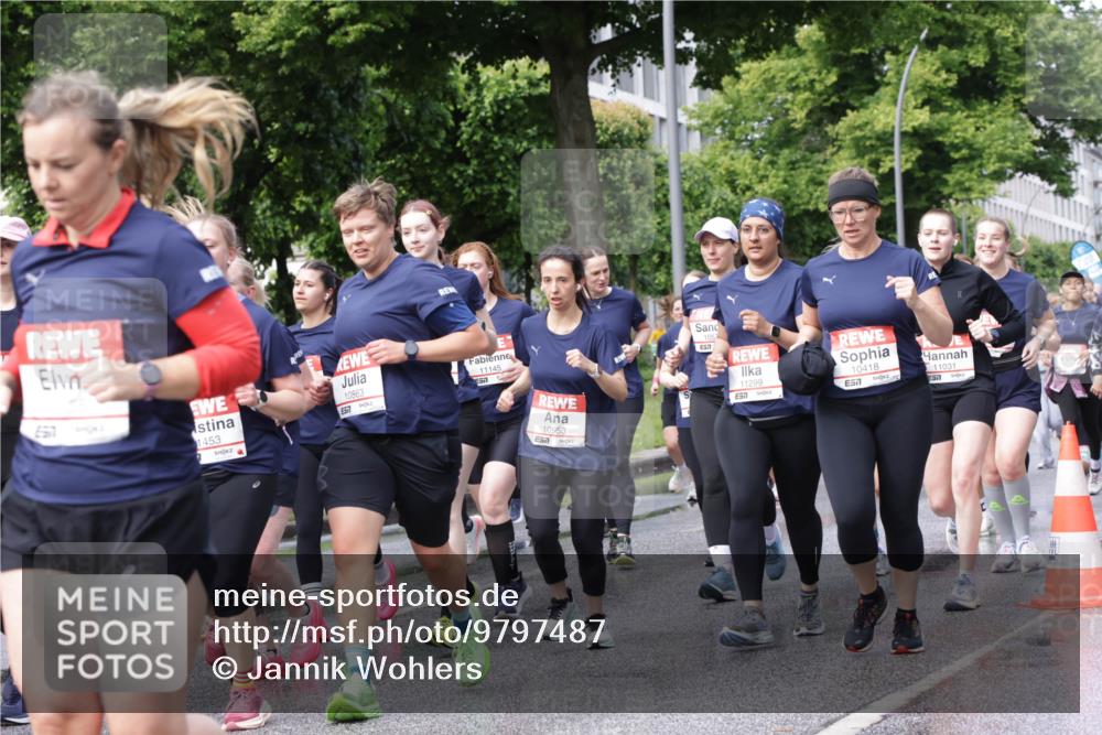 14.06.2026 - REWE Women's Run Jannik Wohlers http://msf.ph/oto/9797487 14.06.2026 09:11:44 Laufen 1453, 10863, 517, 11145, 10953, 11299, 51, 10418, 57, 11031, 57 meine-sportfotos.de