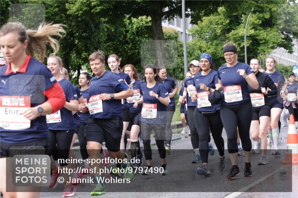 14.06.2026 - REWE Women's Run Jannik Wohlers http://msf.ph/oto/9797490 14.06.2026 09:11:44 Laufen 11453, 577, 10863, 31, 11145, 10953, 105, 11299, 10418, 8, 11031, 57 meine-sportfotos.de