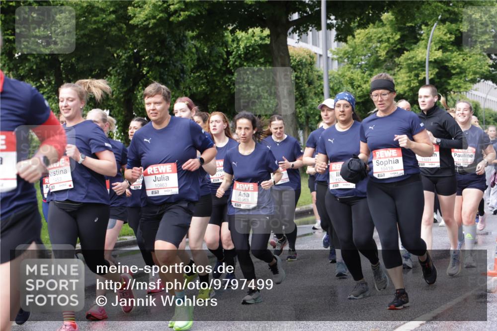14.06.2026 - REWE Women's Run Jannik Wohlers http://msf.ph/oto/9797499 14.06.2026 09:11:44 Laufen 11453, 107, 111, 7, 10863, 1129, 657, 57, 10953, 11323, 10418, 7, 11031 meine-sportfotos.de