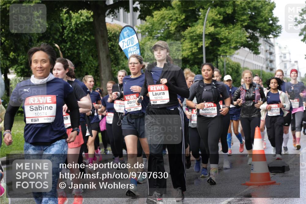 14.06.2026 - REWE Women's Run Jannik Wohlers http://msf.ph/oto/9797630 14.06.2026 09:11:54 Laufen 10574, 7, 7, 00, 10557, 10710, 57, 10889 meine-sportfotos.de
