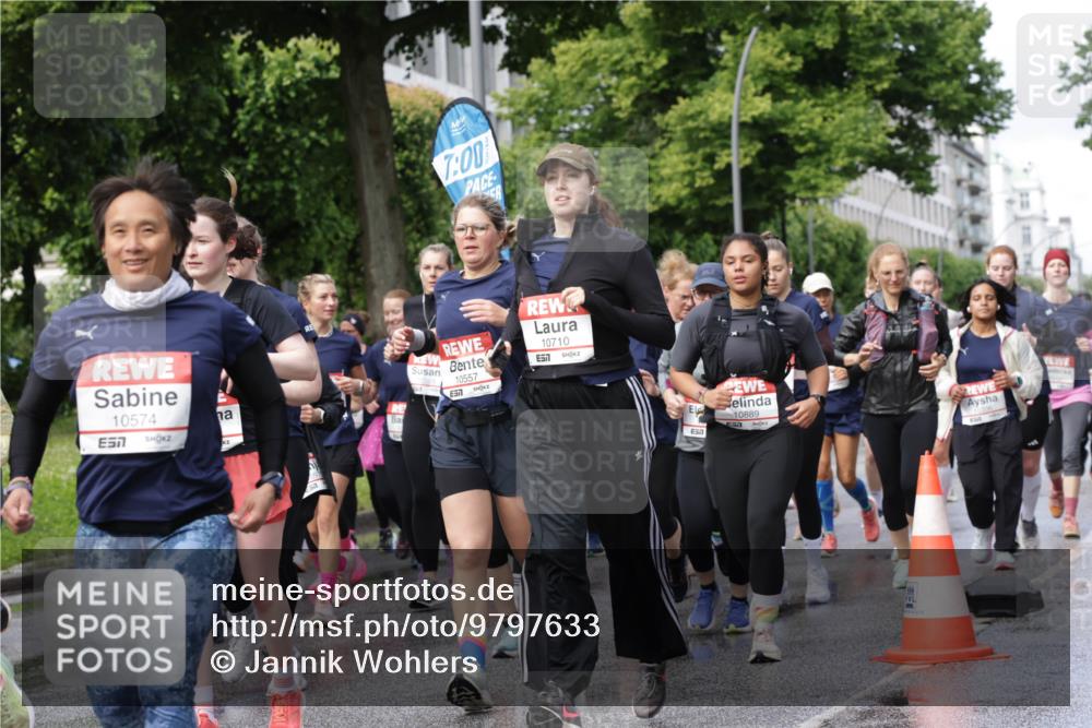 14.06.2026 - REWE Women's Run Jannik Wohlers http://msf.ph/oto/9797633 14.06.2026 09:11:54 Laufen 10574, 7, 7, 00, 10557, 57, 10710, 657, 10889, 7 meine-sportfotos.de