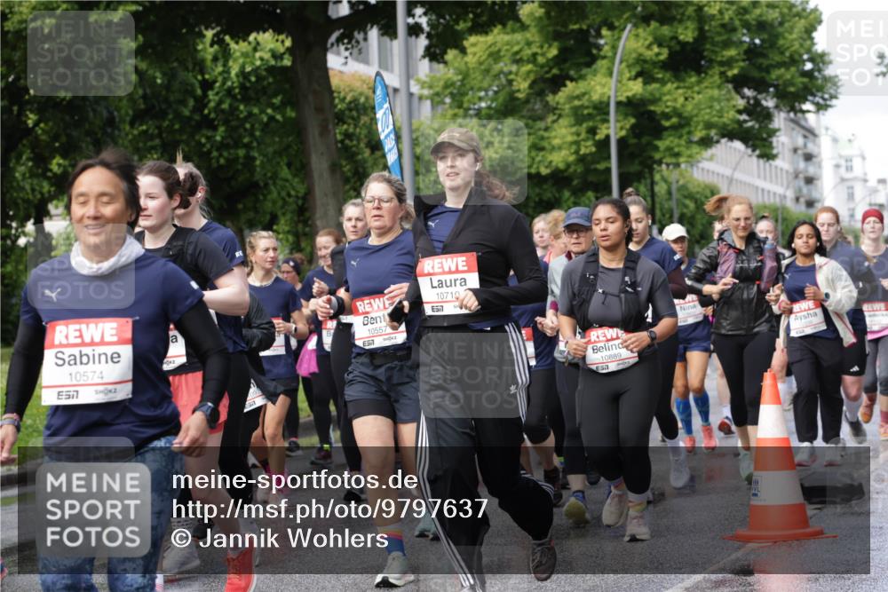 14.06.2026 - REWE Women's Run Jannik Wohlers http://msf.ph/oto/9797637 14.06.2026 09:11:54 Laufen 10574, 57, 10557, 657, 10710, 7, 10889, 7 meine-sportfotos.de