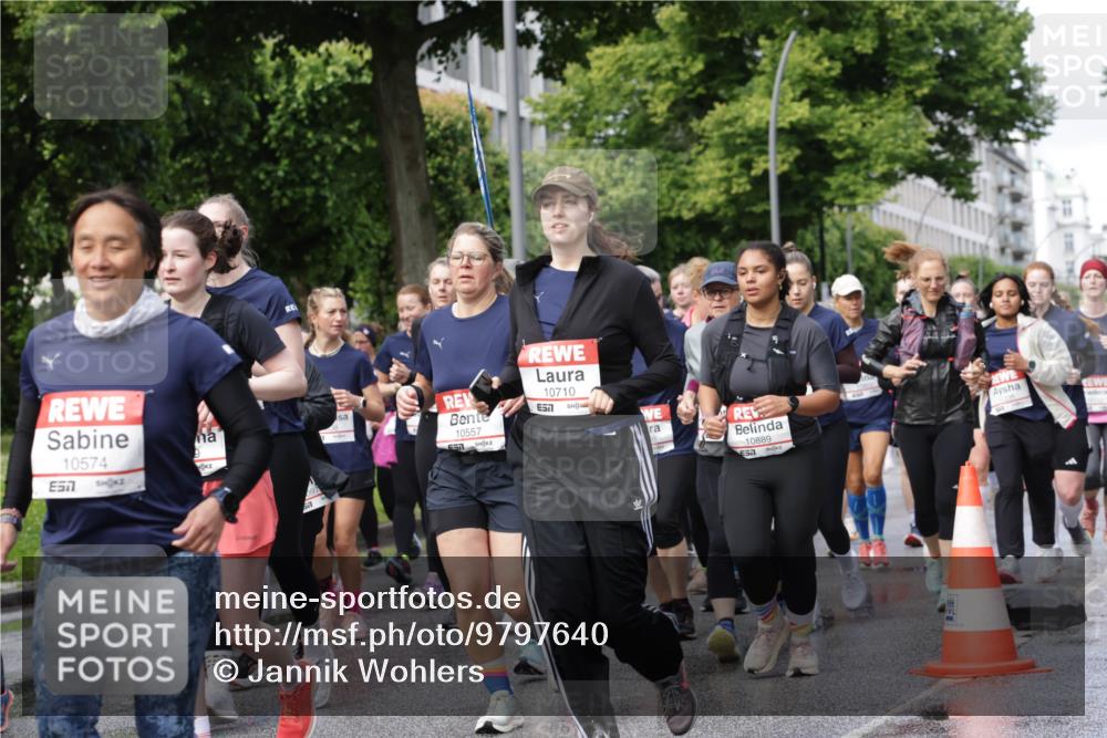 14.06.2026 - REWE Women's Run Jannik Wohlers http://msf.ph/oto/9797640 14.06.2026 09:11:54 Laufen 10574, 57, 6, 10557, 51, 10710, 57, 10889 meine-sportfotos.de