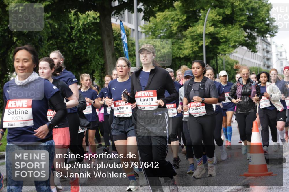 14.06.2026 - REWE Women's Run Jannik Wohlers http://msf.ph/oto/9797642 14.06.2026 09:11:54 Laufen 10574, 7, 10557, 10710, 038, 10889 meine-sportfotos.de
