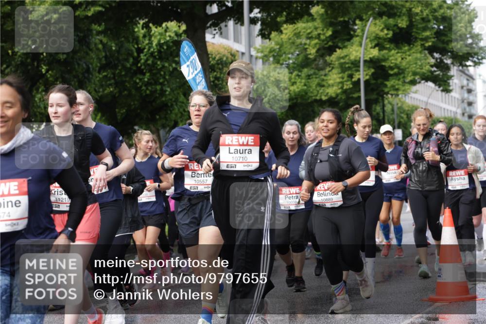 14.06.2026 - REWE Women's Run Jannik Wohlers http://msf.ph/oto/9797655 14.06.2026 09:11:54 Laufen 74, 11219, 200, 10557, 10710, 7, 10038, 10889 meine-sportfotos.de