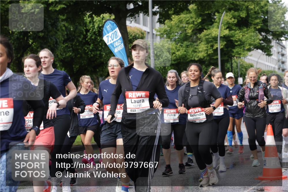 14.06.2026 - REWE Women's Run Jannik Wohlers http://msf.ph/oto/9797667 14.06.2026 09:11:55 Laufen 112, 10, 11338, 7, 00, 10710, 10038, 657, 0739, 10889 meine-sportfotos.de