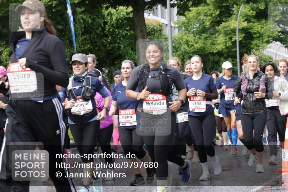 14.06.2026 - REWE Women's Run Jannik Wohlers http://msf.ph/oto/9797680 14.06.2026 09:11:56 Laufen 10086, 10038, 57, 10889, 657, 11450, 10739, 7, 108, 57, 10336 meine-sportfotos.de