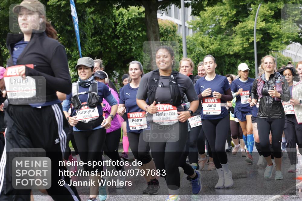 14.06.2026 - REWE Women's Run Jannik Wohlers http://msf.ph/oto/9797683 14.06.2026 09:11:56 Laufen 10086, 57, 10038, 7, 10889, 11450, 10739, 7, 10, 10336, 57 meine-sportfotos.de