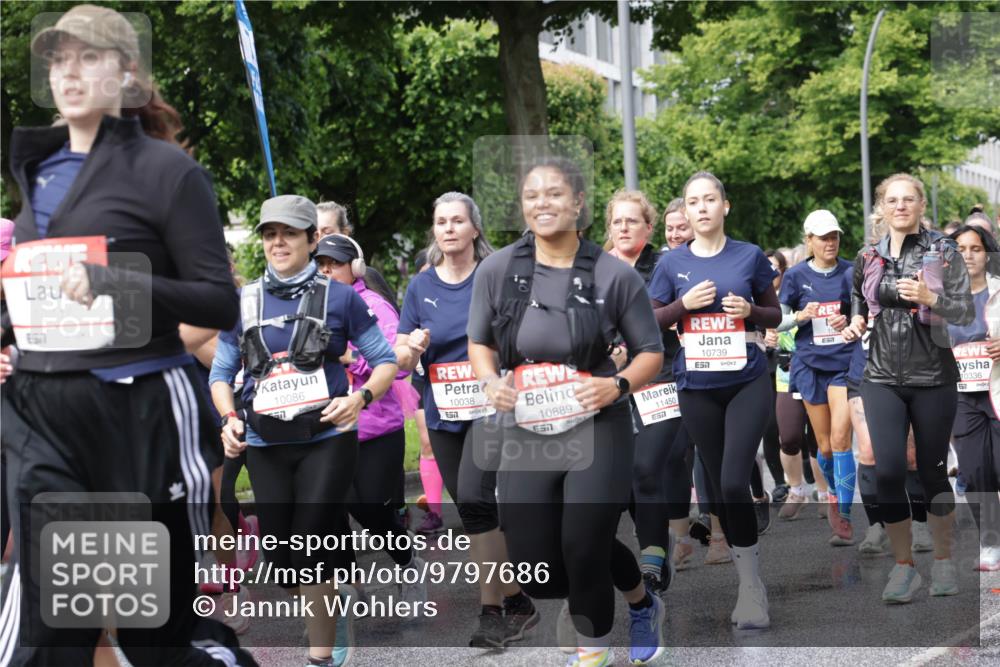 14.06.2026 - REWE Women's Run Jannik Wohlers http://msf.ph/oto/9797686 14.06.2026 09:11:56 Laufen 657, 10086, 10038, 57, 10889, 57, 11450, 10739, 57, 10336, 657 meine-sportfotos.de