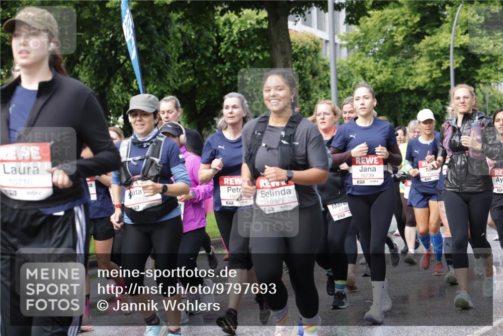 14.06.2026 - REWE Women's Run Jannik Wohlers http://msf.ph/oto/9797693 14.06.2026 09:11:56 Laufen 10710, 10086, 57, 1003, 7, 10889, 11450, 7, 10739, 7, 10800, 7 meine-sportfotos.de