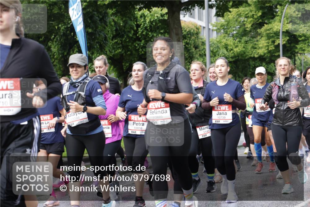 14.06.2026 - REWE Women's Run Jannik Wohlers http://msf.ph/oto/9797698 14.06.2026 09:11:56 Laufen 10, 11338, 10086, 57, 10038, 57, 10889, 57, 11450, 10739, 57 meine-sportfotos.de