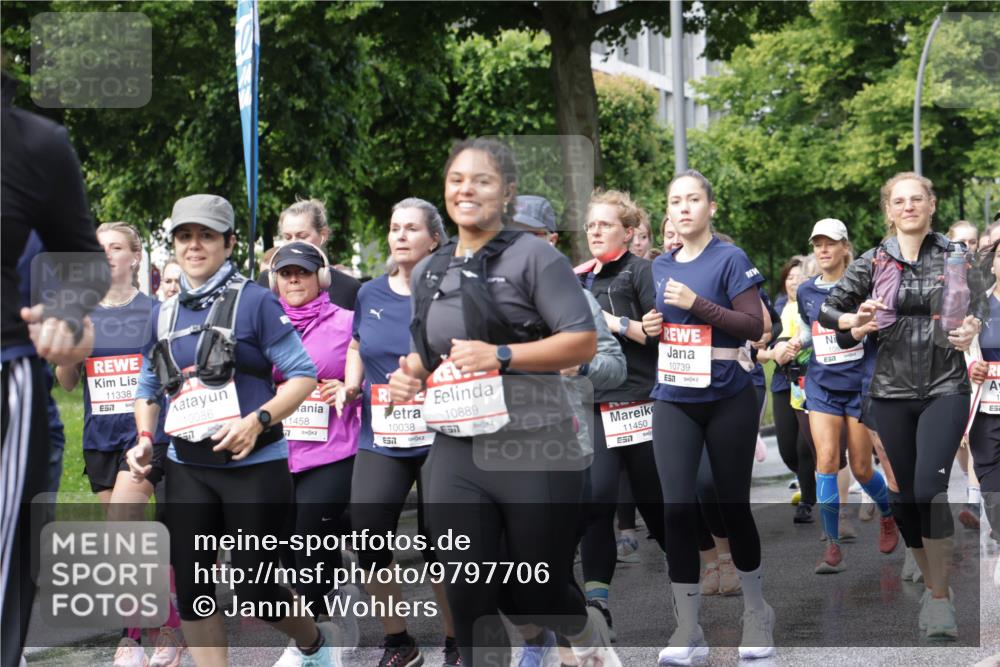 14.06.2026 - REWE Women's Run Jannik Wohlers http://msf.ph/oto/9797706 14.06.2026 09:11:56 Laufen 11338, 7, 10086, 77, 1458, 10038, 577, 10889, 7, 11450, 57, 10739 meine-sportfotos.de