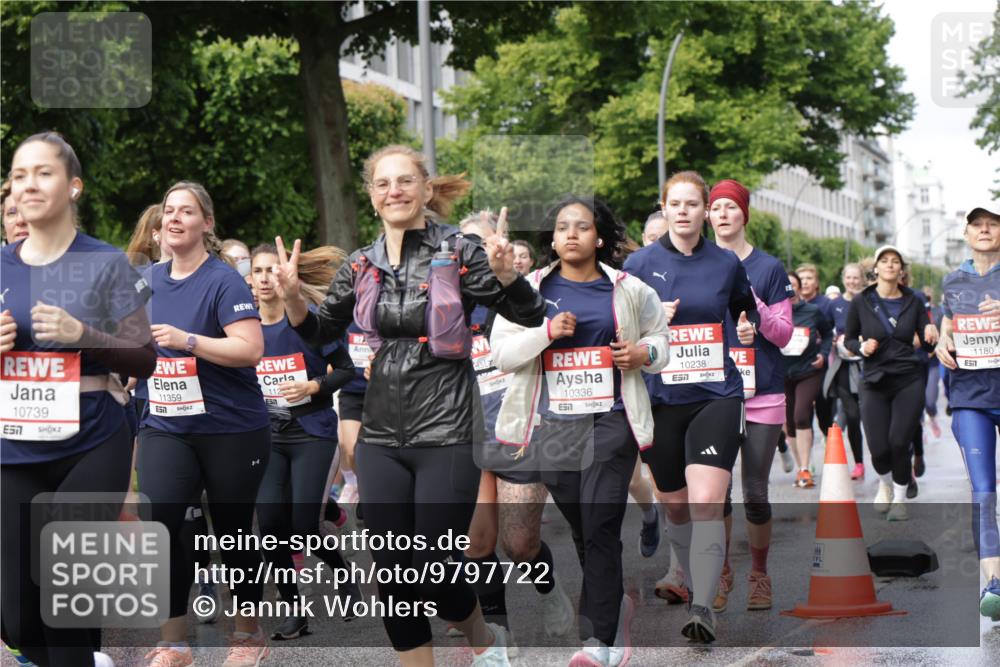 14.06.2026 - REWE Women's Run Jannik Wohlers http://msf.ph/oto/9797722 14.06.2026 09:11:57 Laufen 10739, 7, 11359, 112, 1327, 10336, 577, 10238, 7, 517, 1180 meine-sportfotos.de