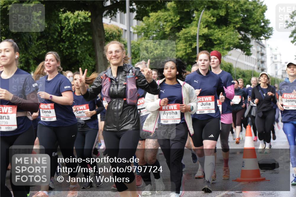 14.06.2026 - REWE Women's Run Jannik Wohlers http://msf.ph/oto/9797724 14.06.2026 09:11:57 Laufen 0739, 1, 11359, 11284, 10336, 57, 10238, 1180, 517 meine-sportfotos.de
