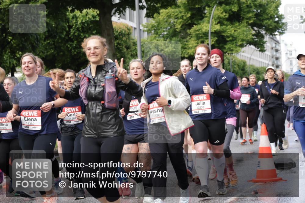 14.06.2026 - REWE Women's Run Jannik Wohlers http://msf.ph/oto/9797740 14.06.2026 09:11:58 Laufen 10985, 17, 11359, 11284, 10336, 57, 10238, 57, 302221 meine-sportfotos.de