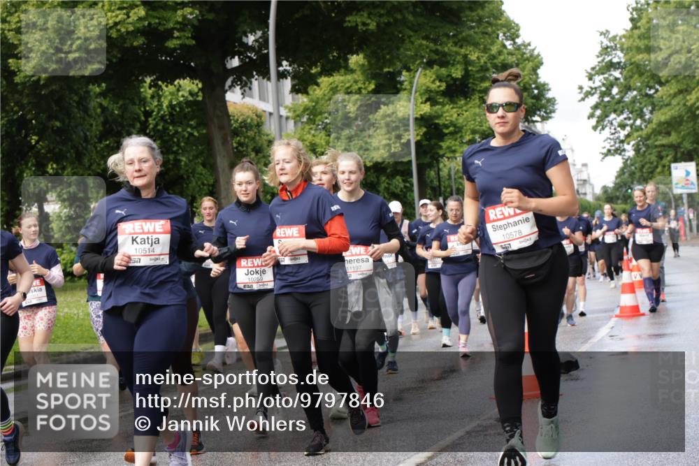 14.06.2026 - REWE Women's Run Jannik Wohlers http://msf.ph/oto/9797846 14.06.2026 09:12:03 Laufen 10514, 10259, 11197, 17, 10578, 5517 meine-sportfotos.de