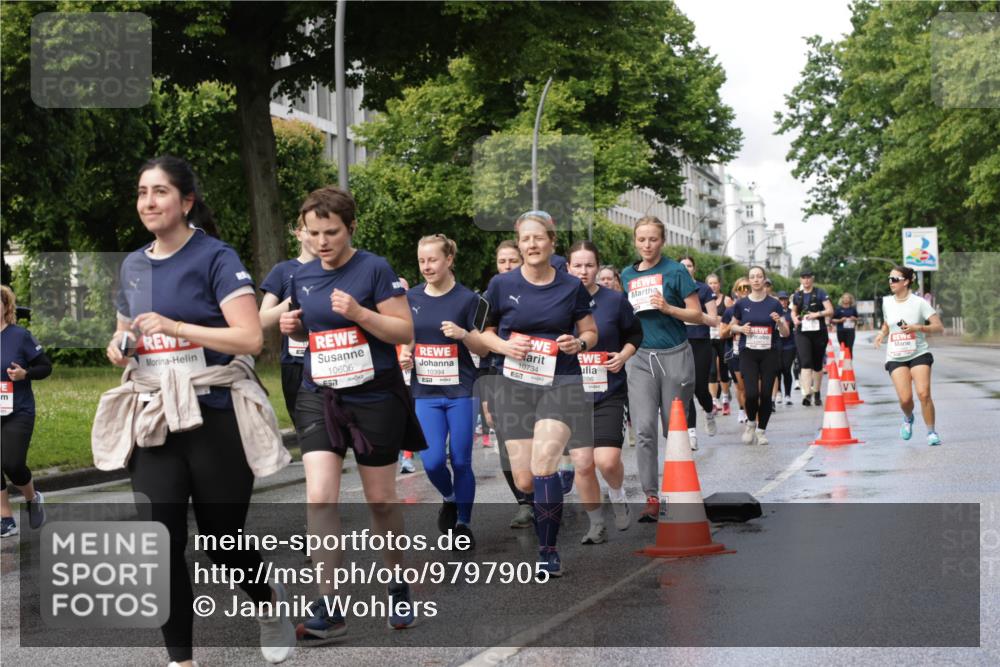 14.06.2026 - REWE Women's Run Jannik Wohlers http://msf.ph/oto/9797905 14.06.2026 09:12:08 Laufen 10606, 57, 10394, 10734, 286 meine-sportfotos.de