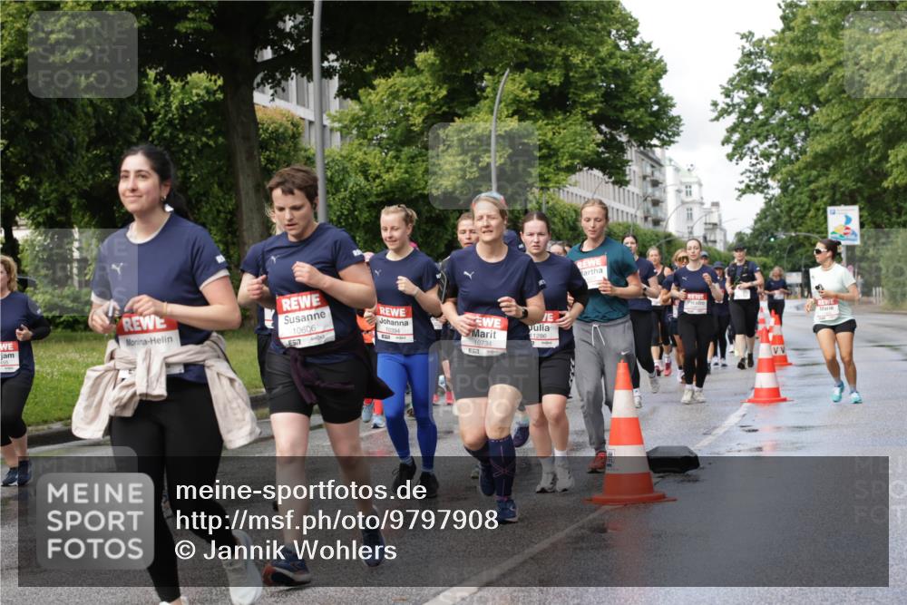 14.06.2026 - REWE Women's Run Jannik Wohlers http://msf.ph/oto/9797908 14.06.2026 09:12:08 Laufen 10606, 517, 10394, 11286, 10734 meine-sportfotos.de
