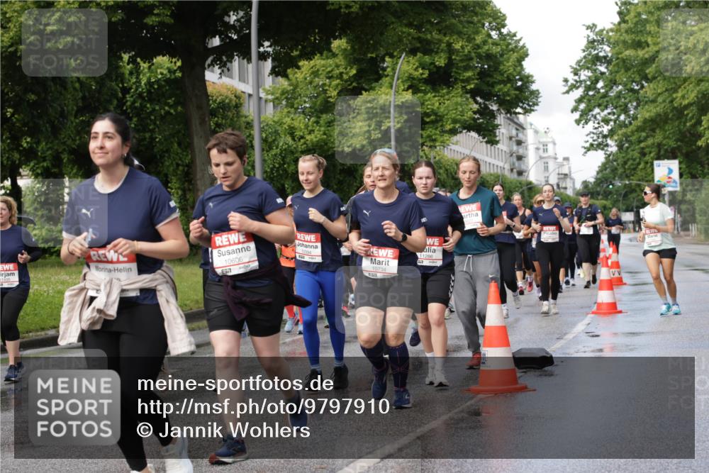 14.06.2026 - REWE Women's Run Jannik Wohlers http://msf.ph/oto/9797910 14.06.2026 09:12:09 Laufen 10606, 517, 10394, 10734, 6571, 11286, 5 meine-sportfotos.de