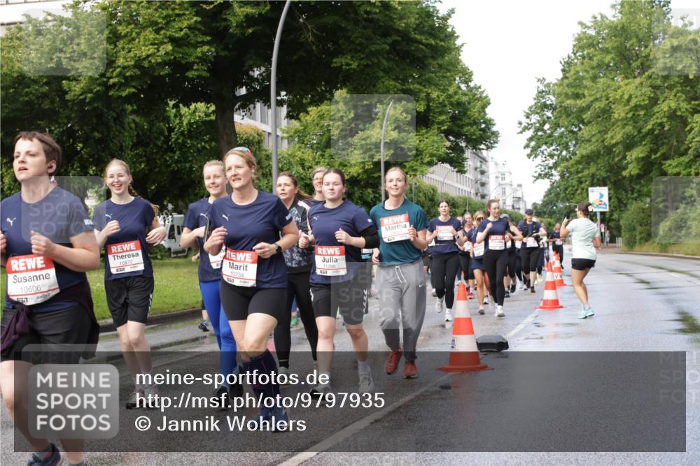 14.06.2026 - REWE Women's Run Jannik Wohlers http://msf.ph/oto/9797935 14.06.2026 09:12:10 Laufen 10606, 557, 10872, 10734, 657, 11286, 57 meine-sportfotos.de