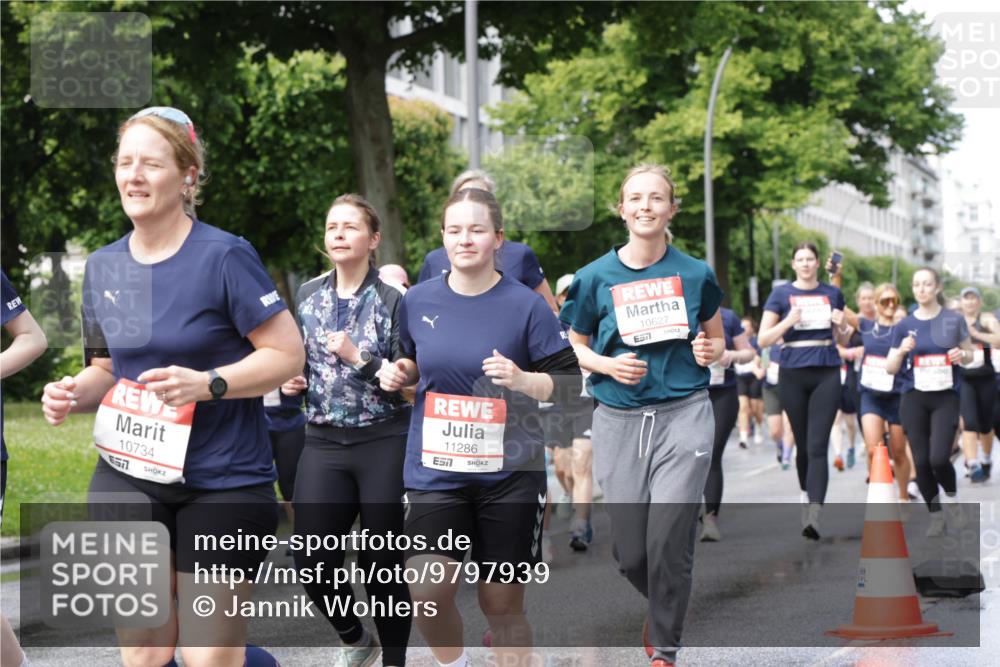 14.06.2026 - REWE Women's Run Jannik Wohlers http://msf.ph/oto/9797939 14.06.2026 09:12:10 Laufen 10734, 6577, 11286, 10627, 57 meine-sportfotos.de