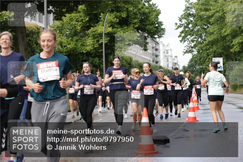 14.06.2026 - REWE Women's Run Jannik Wohlers http://msf.ph/oto/9797950 14.06.2026 09:12:11 Laufen 10977, 106, 6577, 10615, 12 meine-sportfotos.de