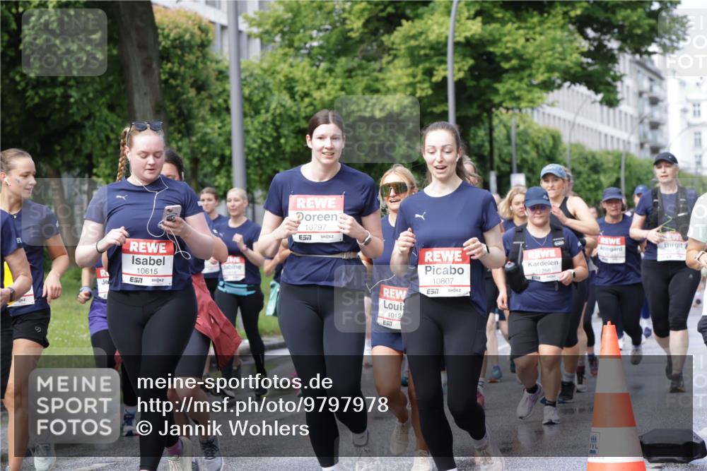14.06.2026 - REWE Women's Run Jannik Wohlers http://msf.ph/oto/9797978 14.06.2026 09:12:13 Laufen 10615, 7, 10797, 7, 1012, 10807, 7, 11256, 83, 02, 22 meine-sportfotos.de
