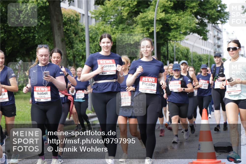 14.06.2026 - REWE Women's Run Jannik Wohlers http://msf.ph/oto/9797995 14.06.2026 09:12:14 Laufen 26, 10615, 10797, 57, 0124, 10807, 02, 22, 11488, 657 meine-sportfotos.de