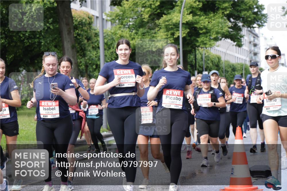 14.06.2026 - REWE Women's Run Jannik Wohlers http://msf.ph/oto/9797997 14.06.2026 09:12:14 Laufen 26, 10615, 10797, 57, 0124, 10807, 02, 22, 11488, 657 meine-sportfotos.de