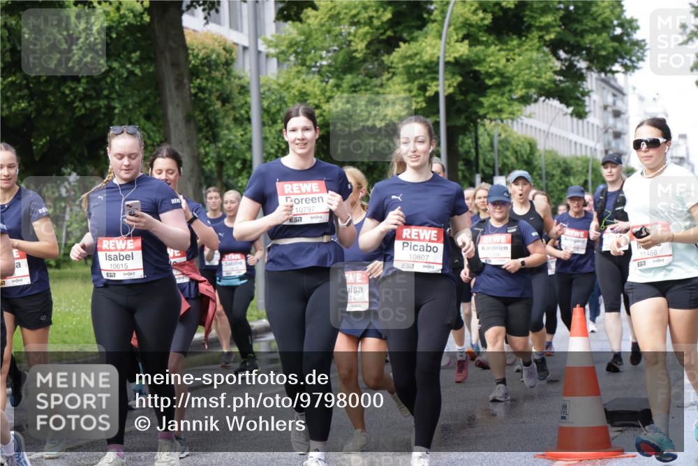 14.06.2026 - REWE Women's Run Jannik Wohlers http://msf.ph/oto/9798000 14.06.2026 09:12:14 Laufen 10615, 57, 10797, 57, 24, 10807, 9302, 22, 11488 meine-sportfotos.de