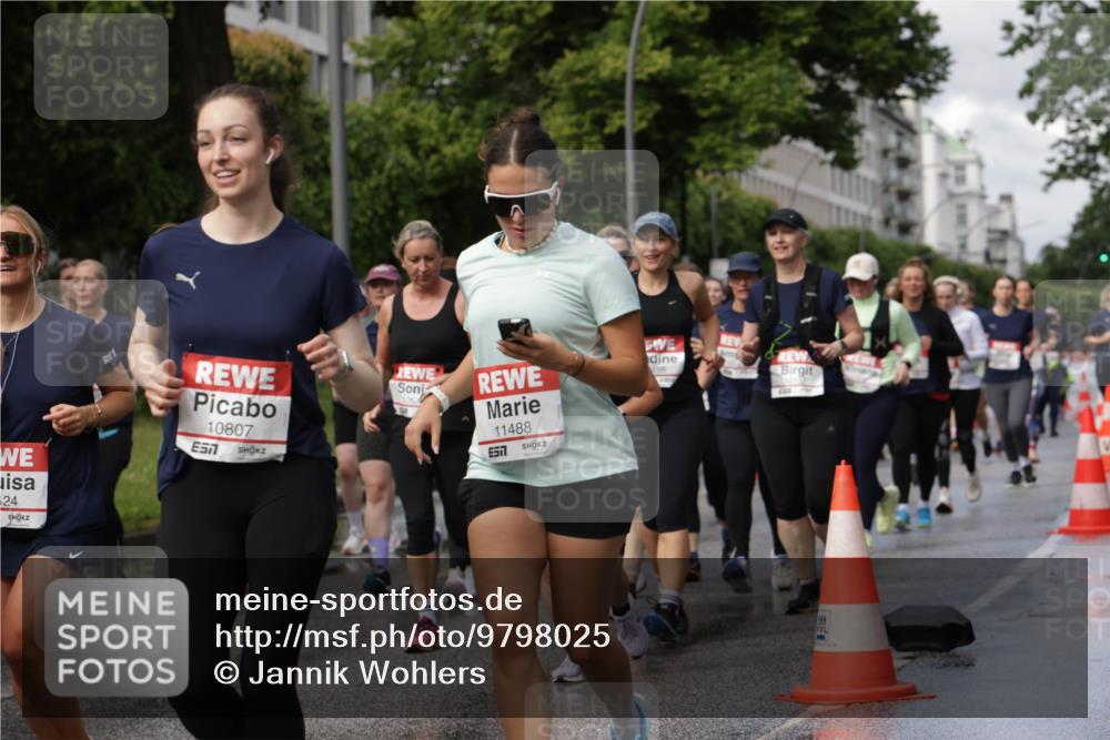 14.06.2026 - REWE Women's Run Jannik Wohlers http://msf.ph/oto/9798025 14.06.2026 09:12:15 Laufen 24, 10807, 1053, 11488, 158 meine-sportfotos.de