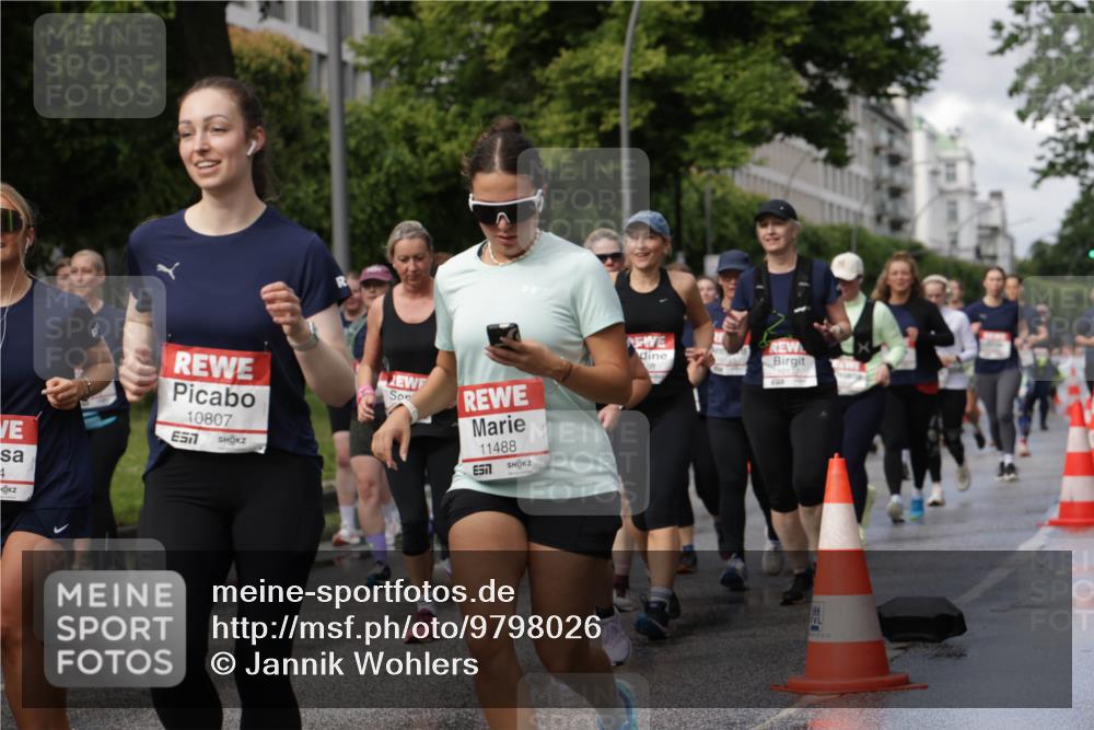 14.06.2026 - REWE Women's Run Jannik Wohlers http://msf.ph/oto/9798026 14.06.2026 09:12:15 Laufen 4, 10807, 11488, 57, 58 meine-sportfotos.de