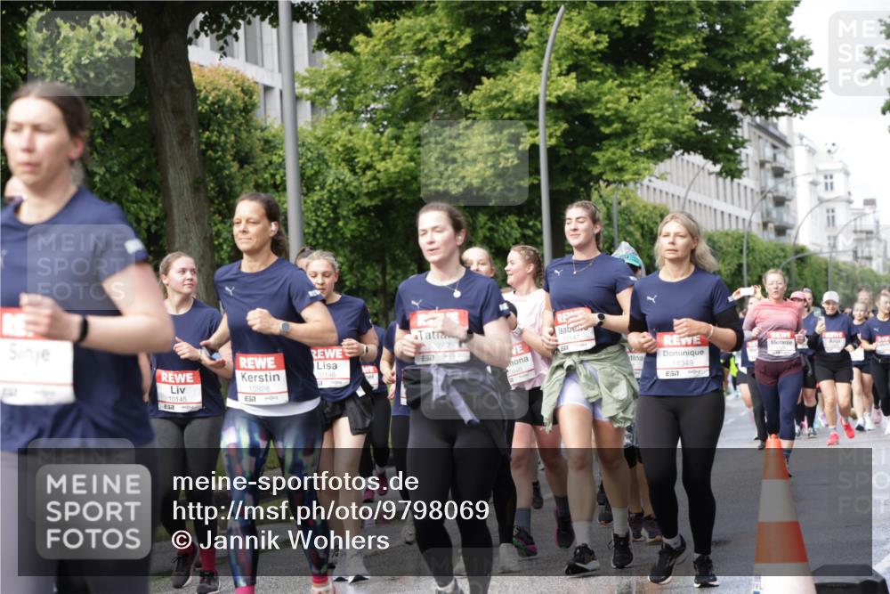 14.06.2026 - REWE Women's Run Jannik Wohlers http://msf.ph/oto/9798069 14.06.2026 09:12:25 Laufen 10145, 10928, 10146, 77, 10767, 77, 10147, 0040, 11349, 57 meine-sportfotos.de