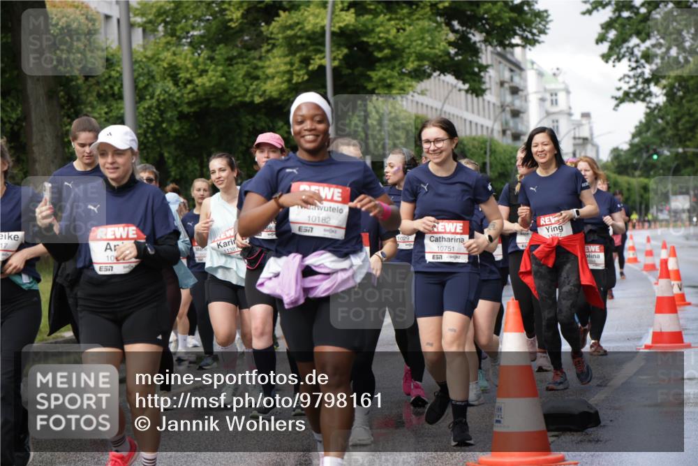 14.06.2026 - REWE Women's Run Jannik Wohlers http://msf.ph/oto/9798161 14.06.2026 09:12:35 Laufen 17, 10, 7, 11381, 10182, 57, 1029, 10751, 51, 11277, 1094 meine-sportfotos.de